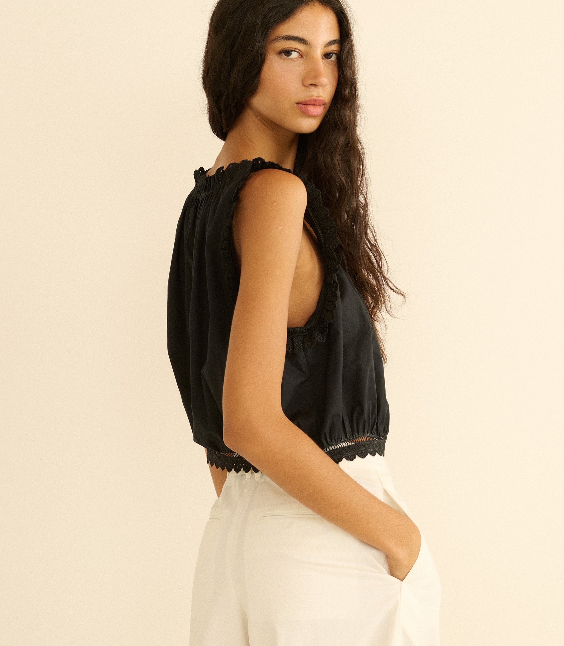 TRAVELER TOP -- BLACK